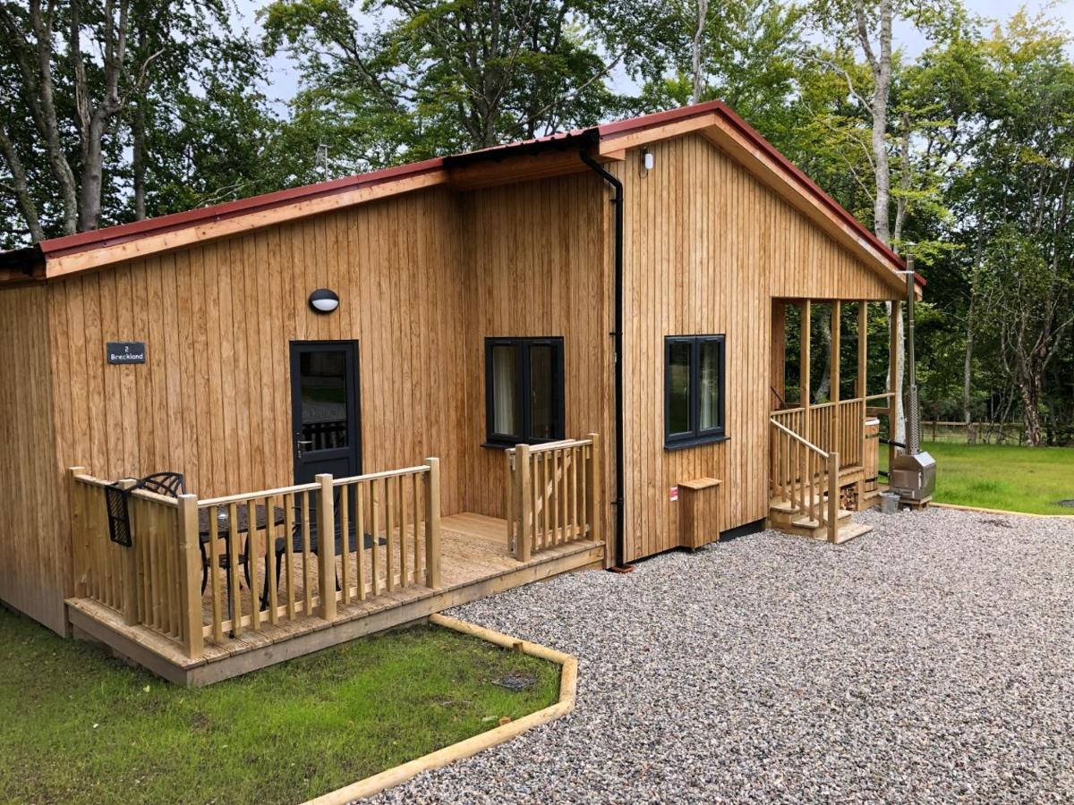 Breckland Lodge 2 With Hot Tub Belladrum Eksteriør bilde