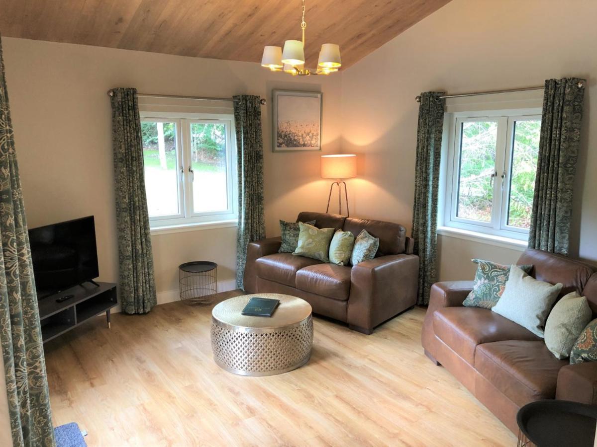 Breckland Lodge 2 With Hot Tub Belladrum Eksteriør bilde