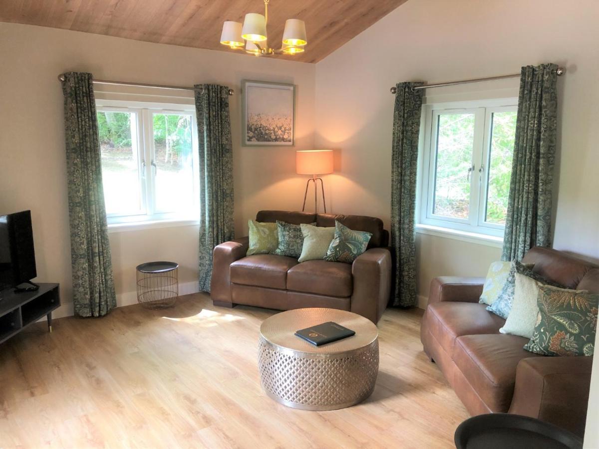 Breckland Lodge 2 With Hot Tub Belladrum Eksteriør bilde